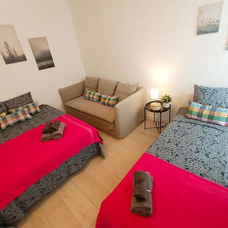 Private Rooms By Plaza Universidad Barcelona Exterior photo
