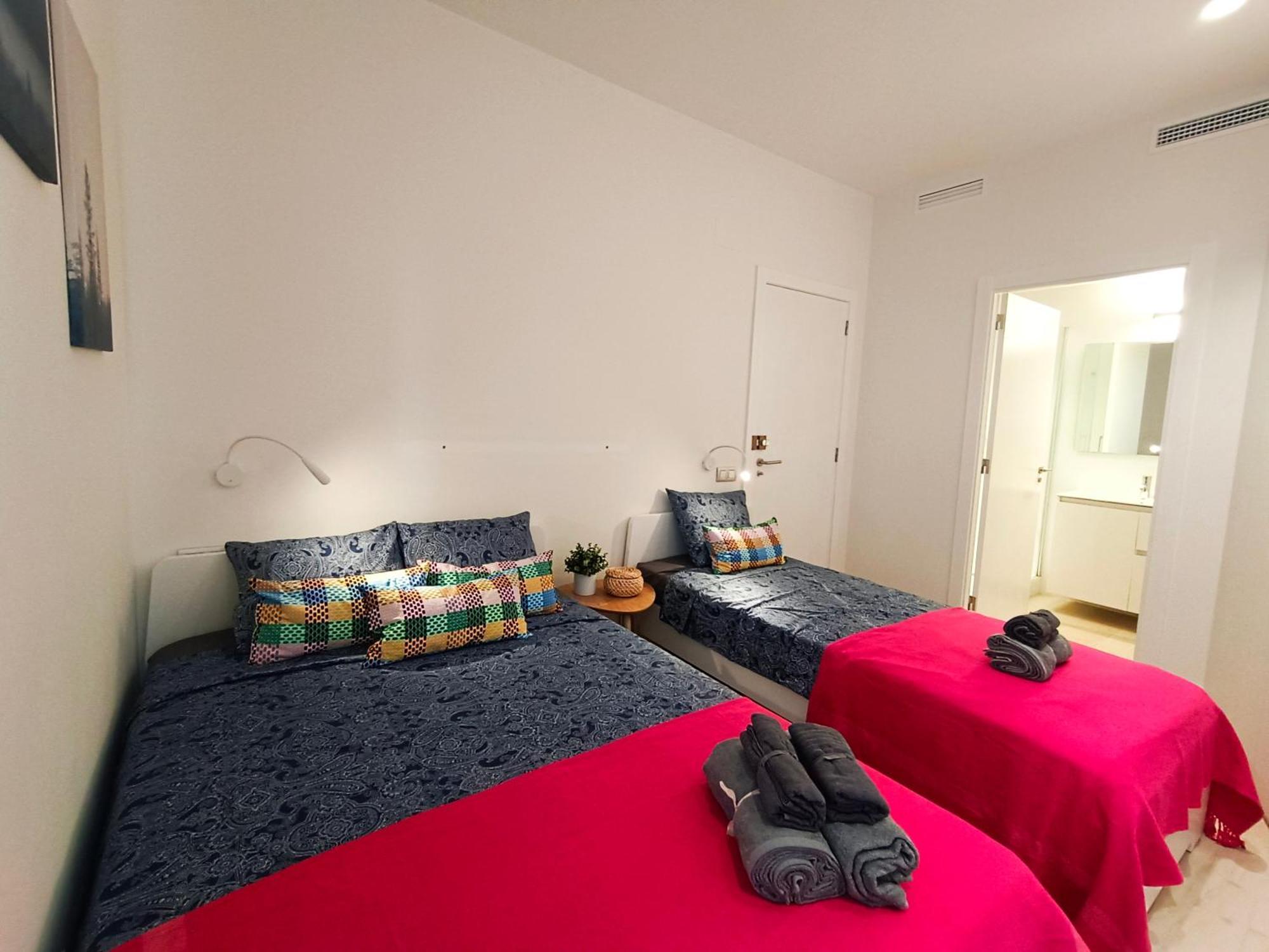 Private Rooms By Plaza Universidad Barcelona Exterior photo